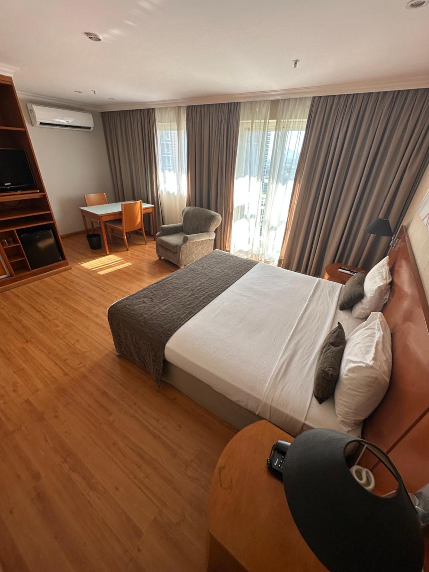 Flat Com Vista Panoramica -15- Na Barra Da Tijuca - Estacionamento Gratuito - Frigobar - Ar Condicionado - Piscina - Academia - Balsa Para Praia Gratis - Varanda - Vista Parcial Mar E Lagoa Rio de Janeiro Eksteriør billede