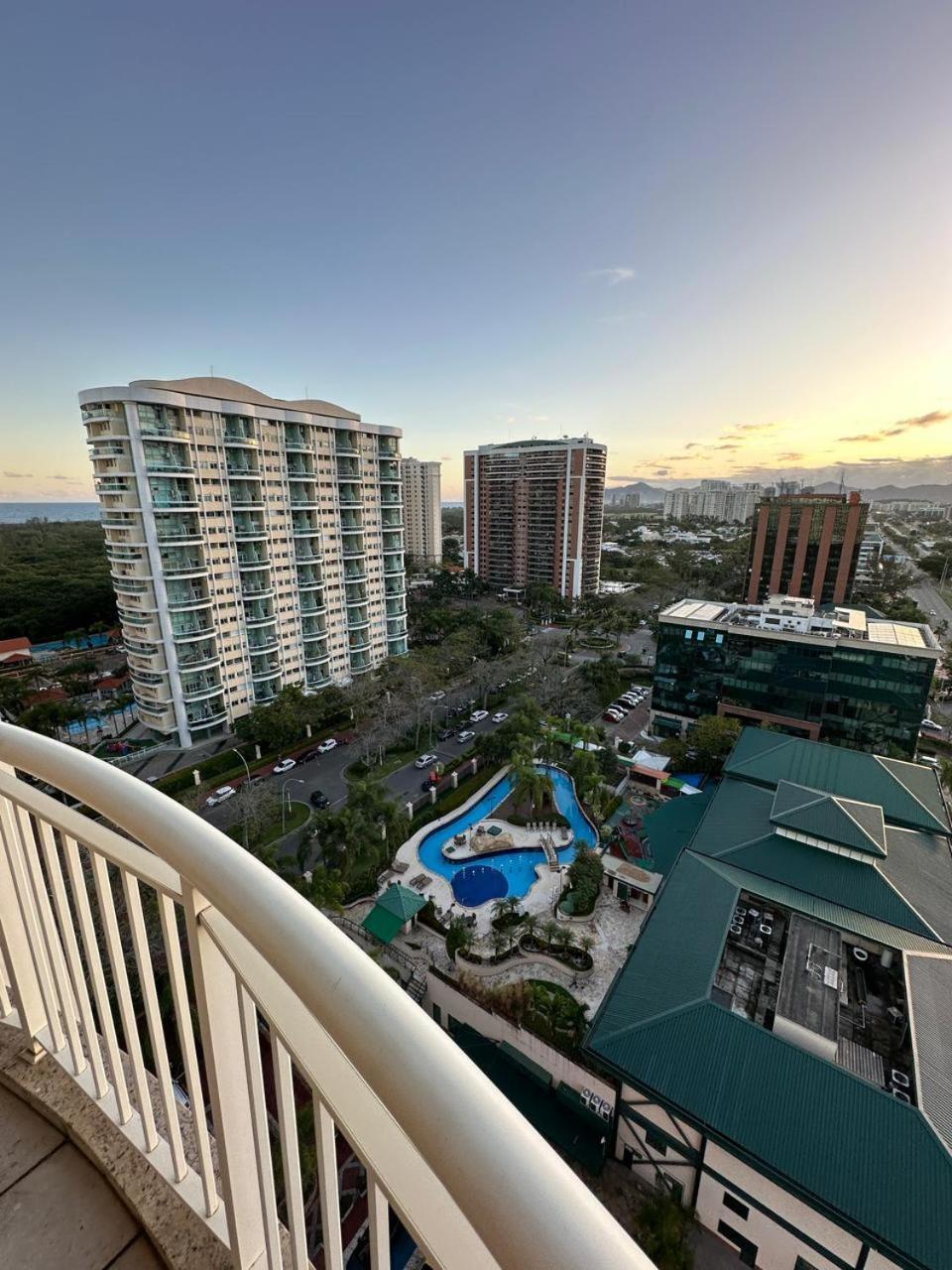 Flat Com Vista Panoramica -15- Na Barra Da Tijuca - Estacionamento Gratuito - Frigobar - Ar Condicionado - Piscina - Academia - Balsa Para Praia Gratis - Varanda - Vista Parcial Mar E Lagoa Rio de Janeiro Eksteriør billede