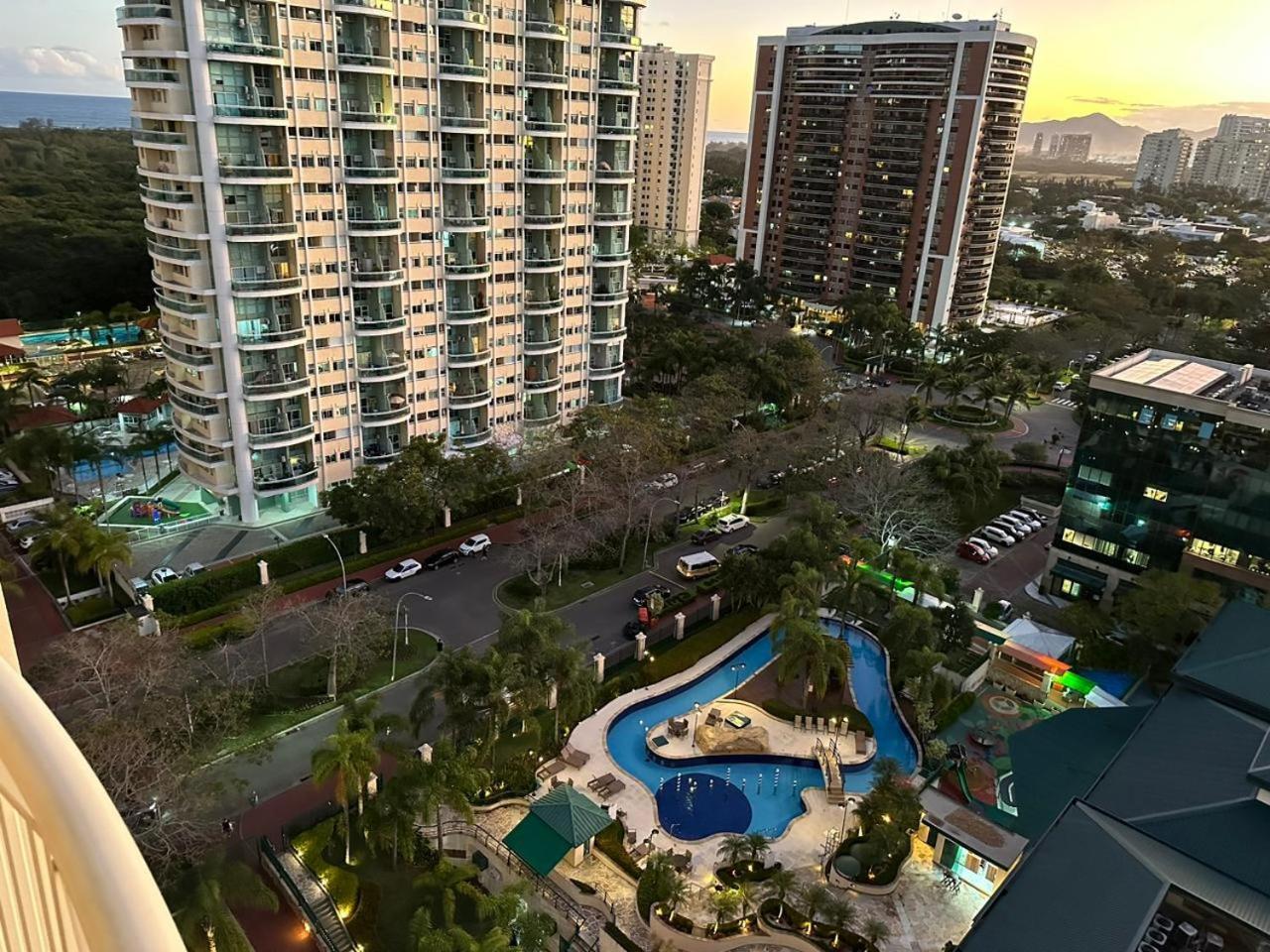 Flat Com Vista Panoramica -15- Na Barra Da Tijuca - Estacionamento Gratuito - Frigobar - Ar Condicionado - Piscina - Academia - Balsa Para Praia Gratis - Varanda - Vista Parcial Mar E Lagoa Rio de Janeiro Eksteriør billede